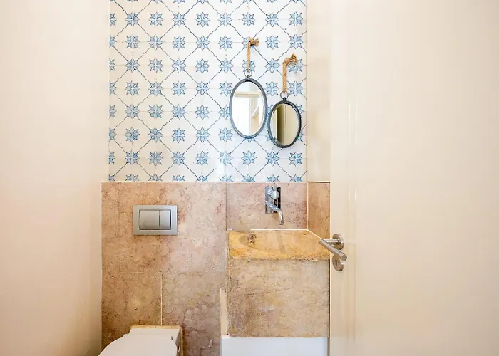 Classy Duplex In Historic *