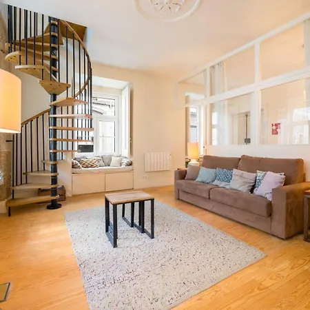 Classy Duplex In Historic Lisboa