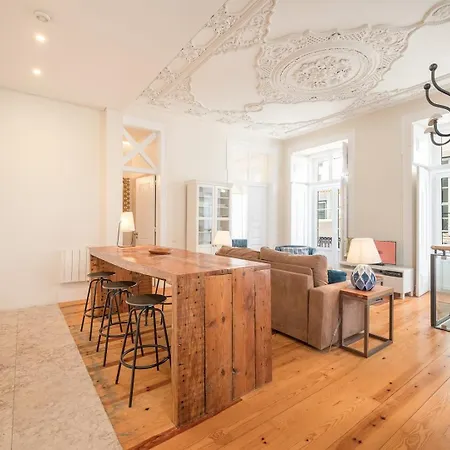 Classy Duplex In Historic Lisboa