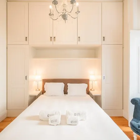Classy Duplex In Historic Lisboa