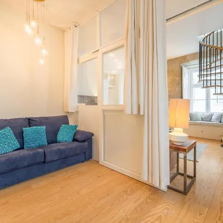 Classy Duplex In Historic Apartment Lisbon