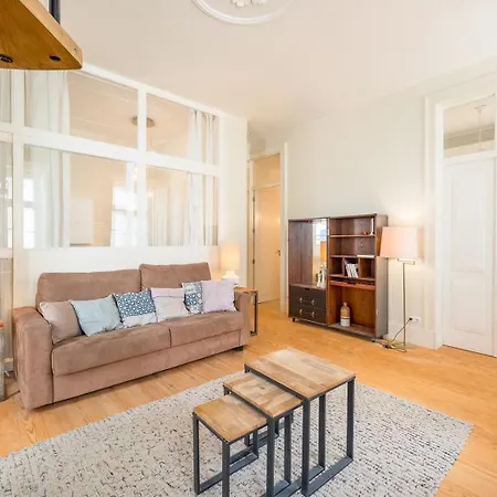 Classy Duplex In Historic Apartment Lisbon