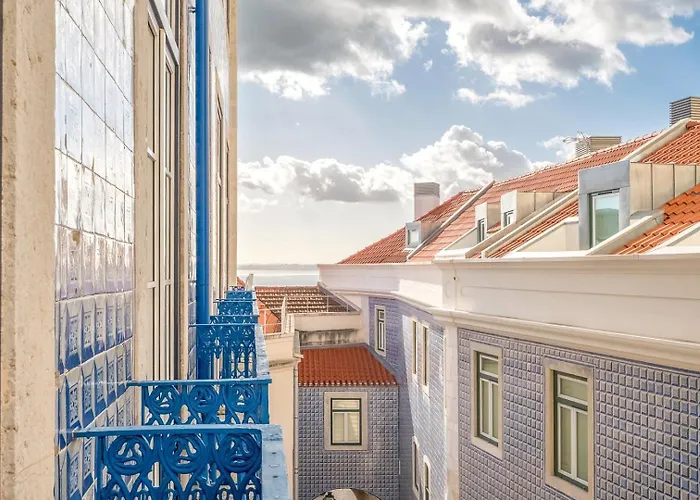 Classy Duplex In Historic *